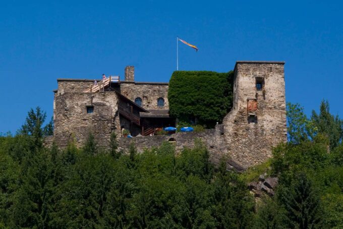Ridders: Burg Sommeregg